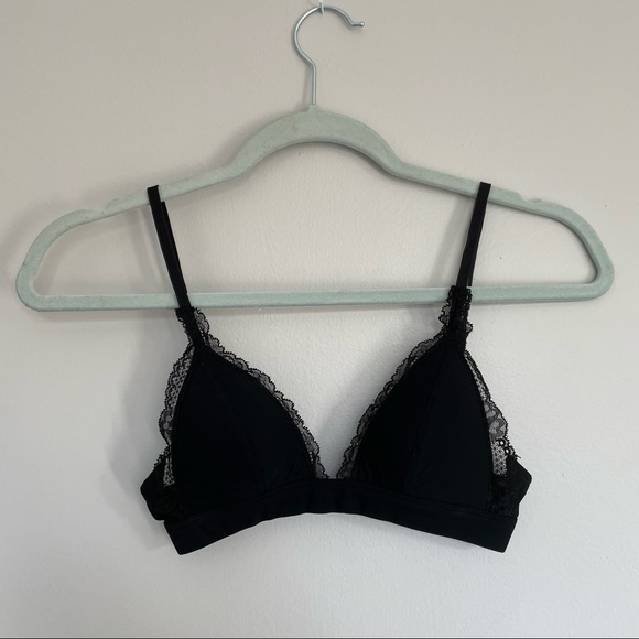 3 for 15$🌸 Bralette fit like 32B in Black with lace detail - Picture 3 of 6